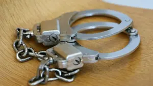 Polizei befreit Frau nach Liebesspiel aus Handschellen