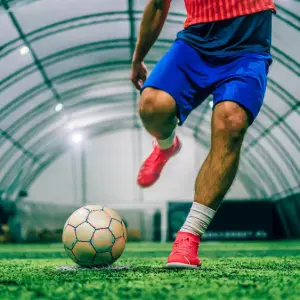 Infinity League mit Vodafone: So kommt das neue Hallenfußball-Format von DAZN zu Dir