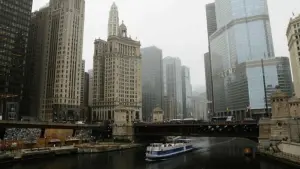 Chicago - Häuserschluchten am Kanal