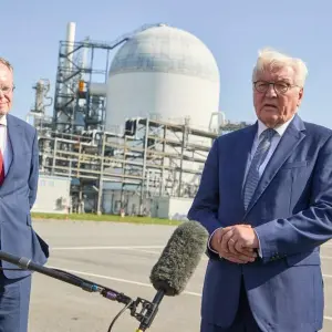 Bundespräsident Steinmeier besucht Unternehmen in Stade