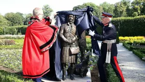 Statue von Queen Elizabeth in Antrim