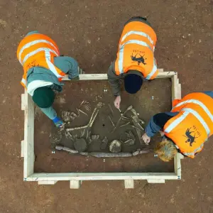 Archäologen entdecken Familiengrab im Saalekreis
