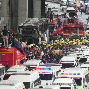 Thailand - Schulbus gerät in Brand