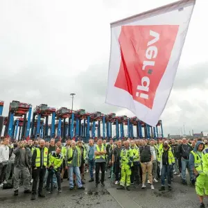 Warnstreik bei der HHLA im Hamburger Hafen