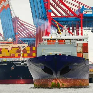 Exporte - Containerterminal im Hafen Hamburg