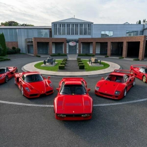 Ferrari vor dem Nationalen Automuseum