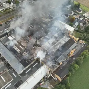 Großbrand auf Firmengelände in Oberfranken