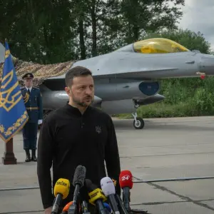 Ukraine-Krieg - Selenskyj stellt erste F-16 der Ukraine vor