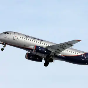 Russisches Passagierflugzeug Suchoi Superjet SSJ 100