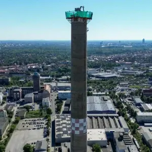 Industrieschornstein in Leipzig wird abgetragen