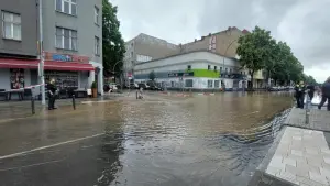 Wasserrohrbruch auf der Berliner Sonnenallee