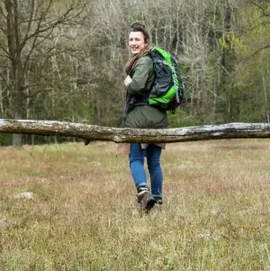 Frau mit Rucksack