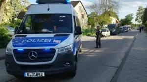 Mann stirbt auf Gehweg im Berliner Bezirk Spandau