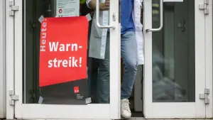 Ärzte-Warnstreiks in Kliniken