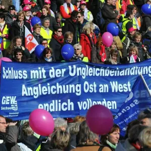Protest gegen Lohnunterschied zwischen Ost und West