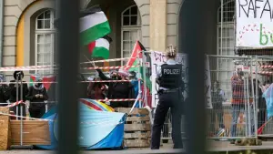 Propalästinensische Demonstration blockiert Eingang der Uni Bonn