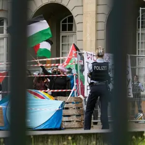 Propalästinensische Demonstration blockiert Eingang der Uni Bonn