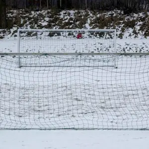 Fußballplatz im Schnee
