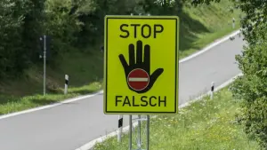 Warntafeln gegen Geisterfahrer