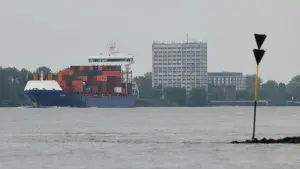 Schifffahrt  auf der Hamburger Elbe