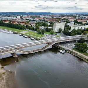 Carolabrücke in Dresden eingestürzt