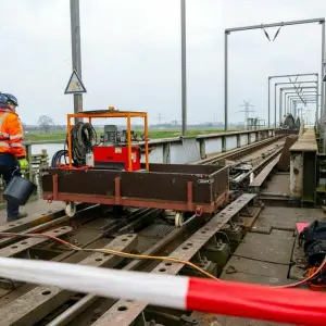 Hilfsbrücke bei Elsfleth soll Ende April in Betrieb gehen