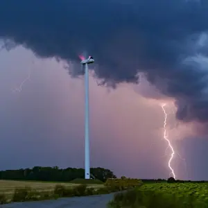 Gewitter nahe eines Windrades