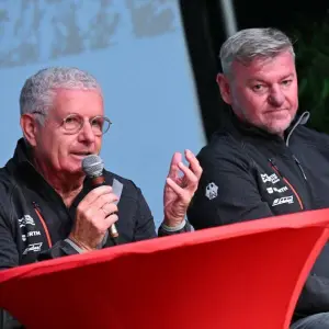 Präsident Michael Hölz (l) und Sportdirektor Andreas Scheid