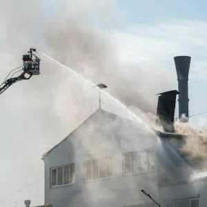 Großbrand in Wunsiedel - Polizei warnt vor giftigem Rauch