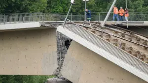 Carolabrücke in Dresden eingestürzt