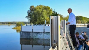 Dietmar Woidke besucht Hochwasserregion