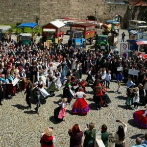 Thüringer Landestrachtenfest mit Umzug in Mühlhausen