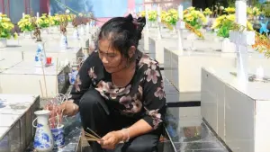 Auf einem Friedhof für abgetriebene Föten in Vietnam