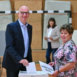 Landtagswahl in Brandenburg - Stimmabgabe Woidke