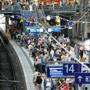 Zugverkehr bis Sonntag eingeschränkt