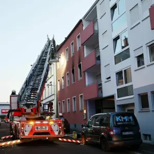 Feuer in Obdachlosenunterkunft - ein Mensch stirbt