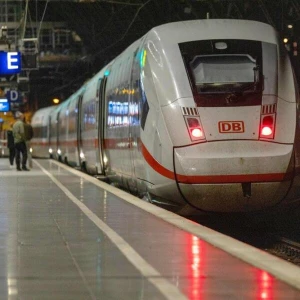 Kölner Hauptbahnhof für Zugverkehr gesperrt