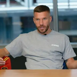 Fußballprofi Lukas Podolski hat nur wenige EM-Spiele gesehen