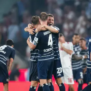 Jonas Meffert (r)vom Hamburger SV