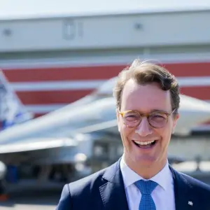 Ministerpräsident Wüst besucht Luftwaffengeschwader