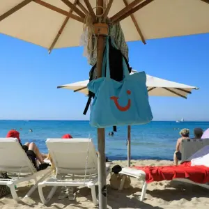 Tui-Tasche am Strand von Palma