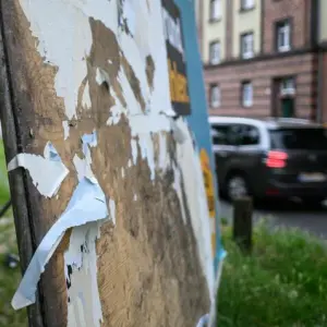 Symbolbild eines zerstörtes Wahlplakat