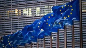 Flaggen vor der EU-Kommission