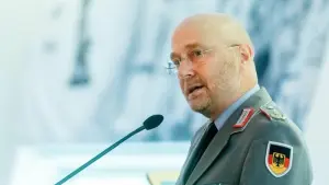 Oberst Axel Schneider