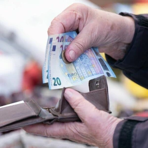 Mehr Geld zum Ausgeben - aber geringe Konsumneigung