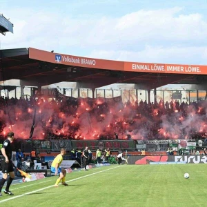 Fans beim Derby Eintracht Braunschweig gegen Hannover 96