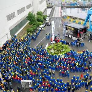 Kundgebung vor dem Werkstor der Meyer Werft