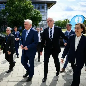 Bundespräsident mit Diplomaten in Brandenburg