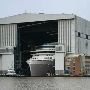 Meyer Werft dockt Luxus-Kreuzfahrtschiff «Silver Ray» aus