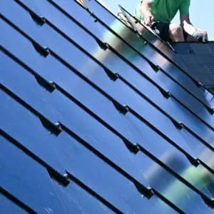 Installation eines Photovoltaik Dachs